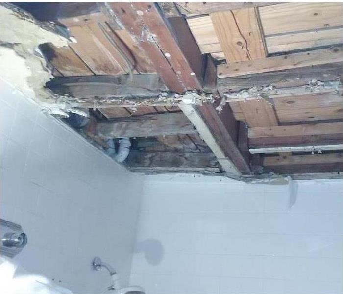 Water damage in a Mansfield, Ohio bathroom
